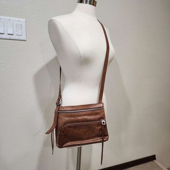 Hobo International Tan Crossbody Bag Purse Fringe Zipper Pull Genuine Leather - Picture 1 of 12
